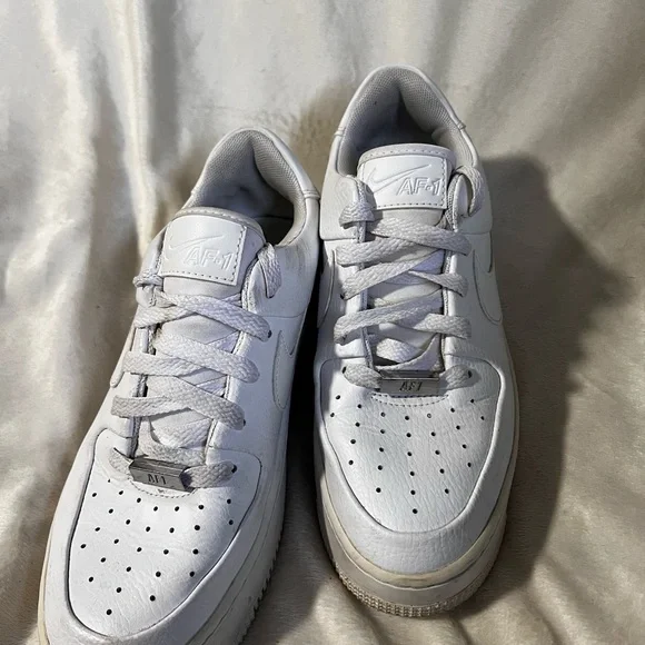 Nike Women's White Air Sneakers - Picture 3 of 4